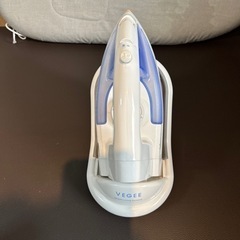 アイロンとアイロン台の画像