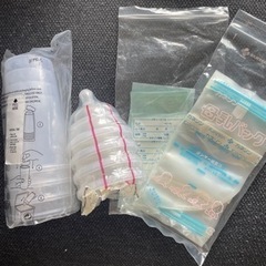 使い捨て哺乳瓶4つ&カネソン母乳バッグ10枚（未開封）