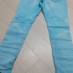 ★春色★メンズパンツ★gu★M★カラーパンツ★スカイブルーの画像