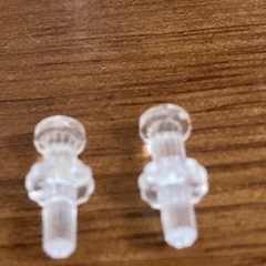 ゴールド　ダブルフレア　樹脂製ピアス　4本セットの画像