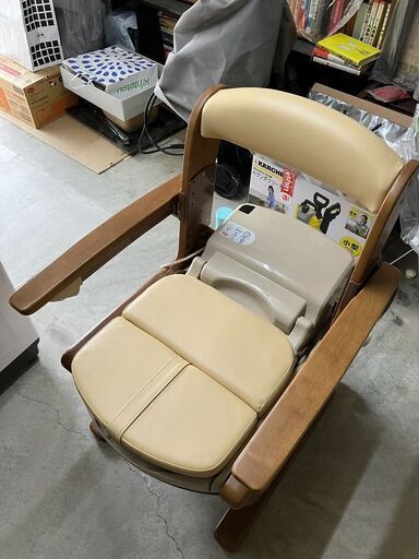 安寿　家具調トイレ AR-SA1 ＜シャワピタ＞　ウォシュレット付き　（中古です。）