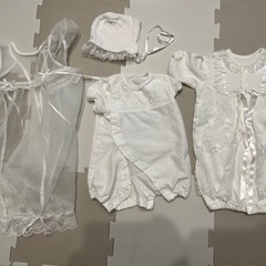 ベビードレス4点セット（ロンパース2枚、帽子、レース）