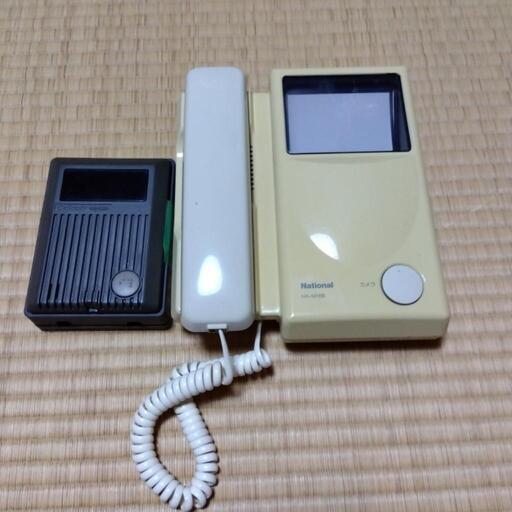 玄関ドアホンカメラ付き　室内機に画面映ります。　ナショナル　防犯に　　　家の裏　横に設置して物音したら見れると思います　インターホンにも防犯カメラにも