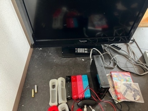 テレビ32型とWiiセット（早い者勝ち）