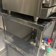 ※掲載本日まで！ 飲食店厨房機器　業務用　冷凍ストッカー&ガス台(作業台)の画像
