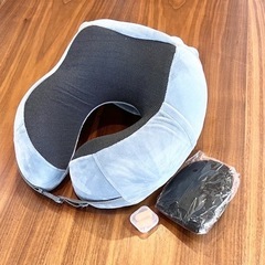 【新品未使用】ネックピロー 低反発 フィット 保存袋付き 首枕 移動枕 携帯枕 コンパクトの画像