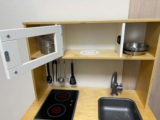 お譲り先決まりました　IKEA おままごとキッチン　小物付き