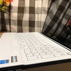 💗Ａランク美麗品！高速i5第3世代・爆速新品SSD256GB交換済・Webカメラ・Win11・Win10選択可能！Office2021・メモリ8GB💗人気のエクストラホワイト/15.6ｲﾝﾁ/無線ＬＡＮ/ＤＶＤ・ＣＤ再生ソフト付　No.2309018の画像