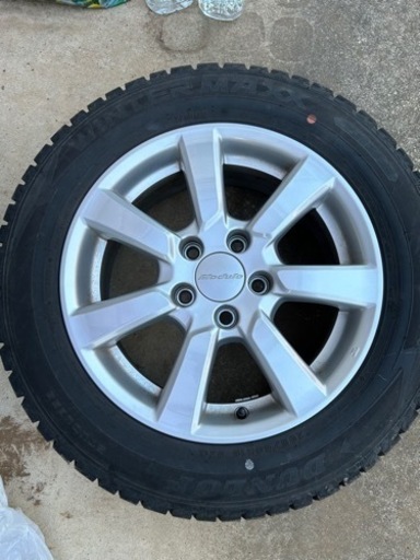 スタッドレスタイヤ4本セット　ナット付　ノア、ヴォクシー等のミニバンにも