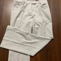 GAP グレー色ブーツカットパンツ