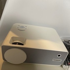 【取引完了】リモコン付き1080pプロジェクター