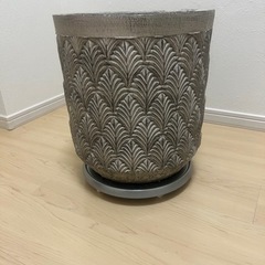 【新品未使用❣️】グラスファイバー　大型鉢カバーの画像