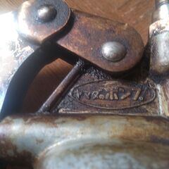 古いグリースガンの画像