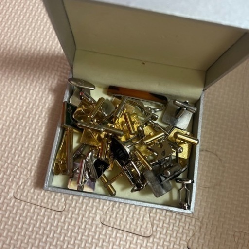 カフスボタン
