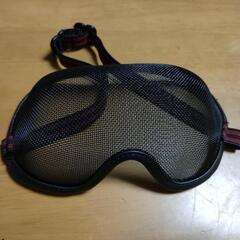 草刈り用のアミメガネ
