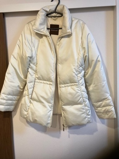 モンクレール綺麗めダウンジャケット格安で！