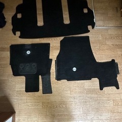 純正デリカ　フロアーマットの画像