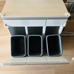 【中古品】ニトリ　3杯の分別ペールカウンターの画像