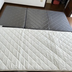 シングルサイズ敷布団、マトレス各1組ずつ譲りますの画像