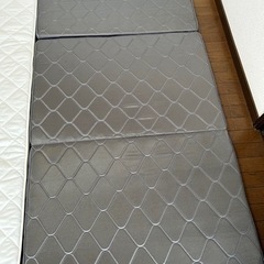 シングルサイズ敷布団、マトレス各1組ずつ譲りますの画像