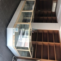 店舗用　ガラスショーケース　業務用　レトロ　四つ　コーナー