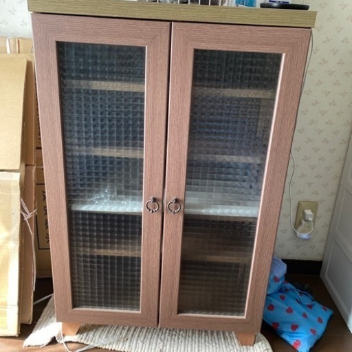観音開きの棚