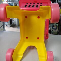 セール中につき、通常特価987円より半額の493円!　プラスチック製　おかいものカート　ショッピングカート　おままごとの画像