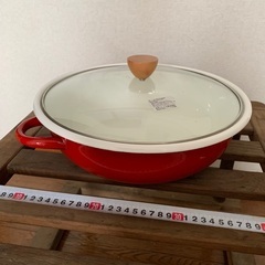 ホーロー？　鍋大きめ