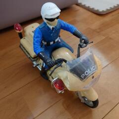 白バイカー