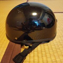 ヘルメット。黒。半ヘル。無地、柄なし。の画像