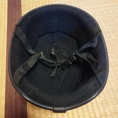 ヘルメット。黒。半ヘル。無地、柄なし。の画像