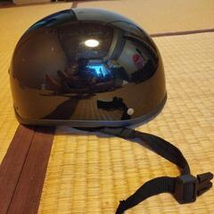 ヘルメット。黒。半ヘル。無地、柄なし。の画像
