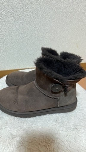 ショートブーツ(UGG)