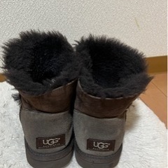ショートブーツ(UGG)