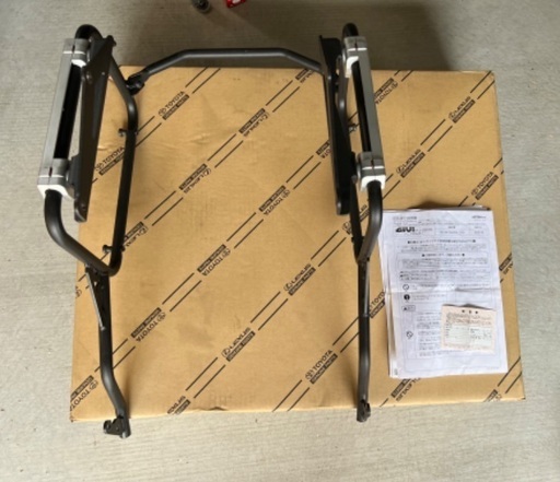 取引中　MT-09 TRACER用　GIVIパニアホルダー