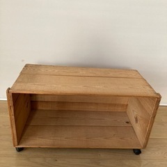 (決まりました)キャスターを付けたりんご箱🍎