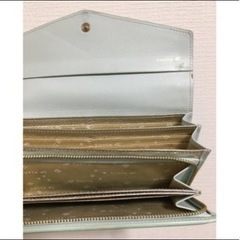 ルリア4℃ミントグリーンかぶせ長財布の画像