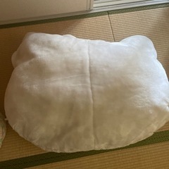 週末値下げ　特大キティちゃんクッションの画像