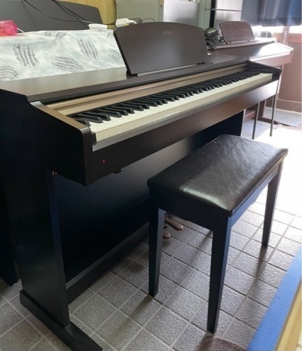 中古美品、配送可能YAMAHA ヤマハ88鍵電子ピアノ　アリウス YDP-151 専用椅子付き