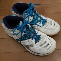 バドミントン　シューズ　の画像