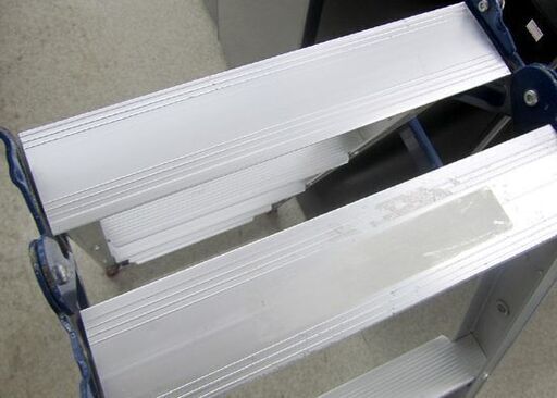 ピカ 四脚アジャスト式 脚立 1.24～1.68m はしご兼用脚立 SCL-150LA 札幌市北区屯田