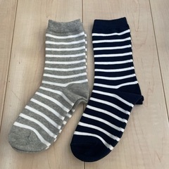 ユニクロ靴下２足差し上げます