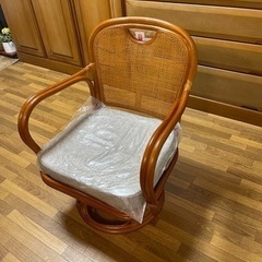 【新品・未使用】回転式・座椅子　ジョイフル本田にて購入の画像