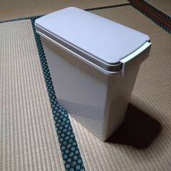 【取り引き中】ゴミ箱　二重構造14㍑の画像