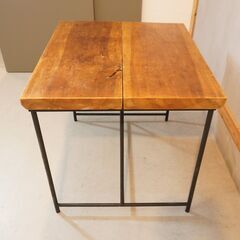 木の風合いを活かした アイアン×ウッドのダイニングテーブルです。シャープなアイアンフレームと厚みのあるウッド天板を組み合わせた男前な食卓テーブル。リビングに置いてワークデスクしても♪DI304の画像