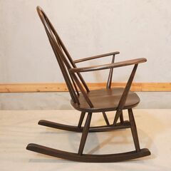 イギリスercol(アーコール)社のスワンバック ロッキングチェア！フープバックの愛らしいフォルムはインテリアのアクセントにもなる揺り椅子♪英国らしいデザインは北欧家具にも合わせやすいです。DI305の画像