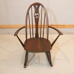 イギリスercol(アーコール)社のスワンバック ロッキングチェア！フープバックの愛らしいフォルムはインテリアのアクセントにもなる揺り椅子♪英国らしいデザインは北欧家具にも合わせやすいです。DI305の画像