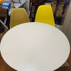 円机と椅子二脚セットの画像