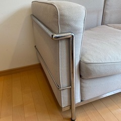ル・コルビジェ (Le Corbusier)　LC2（2P）レザーフォーム社 イタリア製　 リプロダクト家具 　デザイナーズ家具の画像