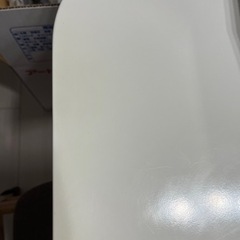 ダイニングテーブルとイス4脚の画像